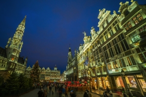 Historische Gebäude am Abend auf dem Grand-Place in Brüssel.